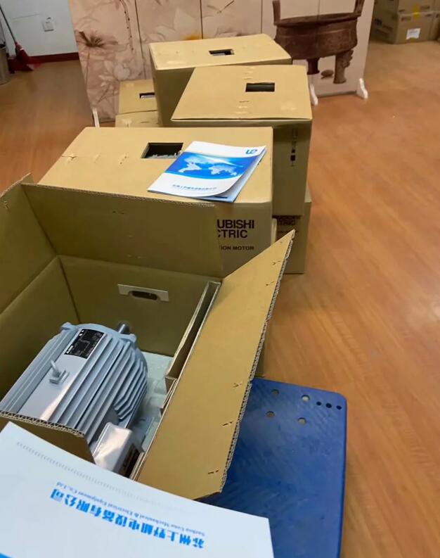 三菱电机型号：SF-V5RUFH1K 1.5KW/400V....