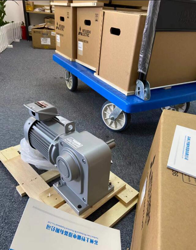 三菱减速马达型号：GM-SHYP-RL-0.75KW-1/3...