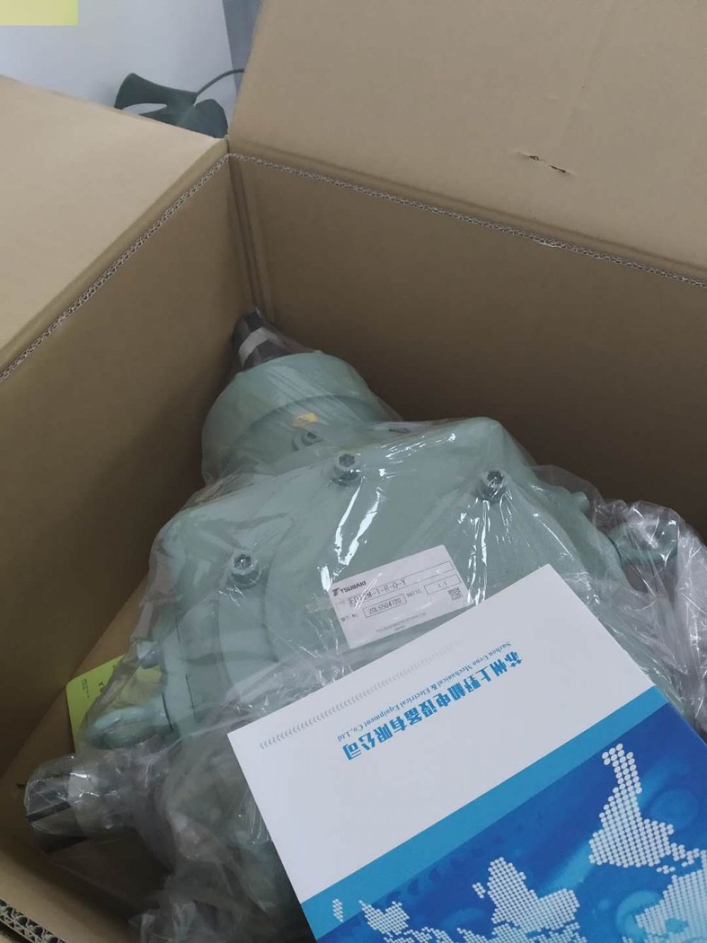 日本TSUBAKI椿本准双曲面减速机HMTA020-30H1...